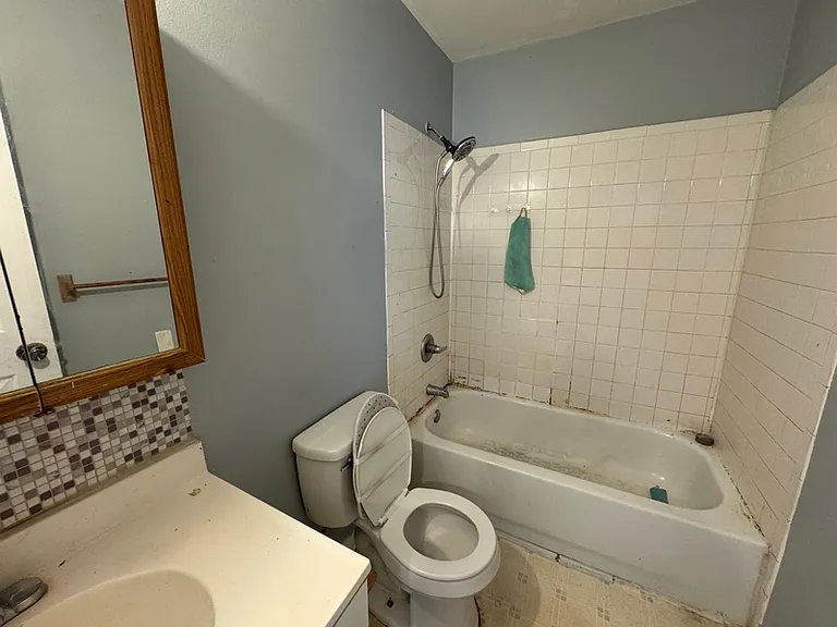 8716 Timken Ave — Photo 12