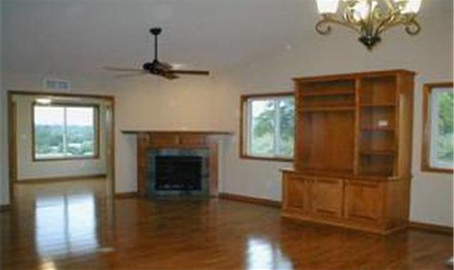 2nd image of 2593 Hawkridge Court SE