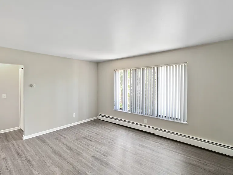 Lakeshore Apartments- New Baltimore — Photo 16