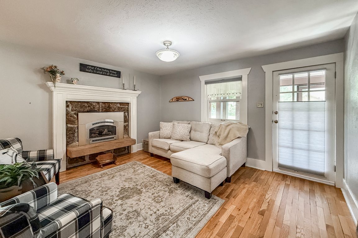 next background image