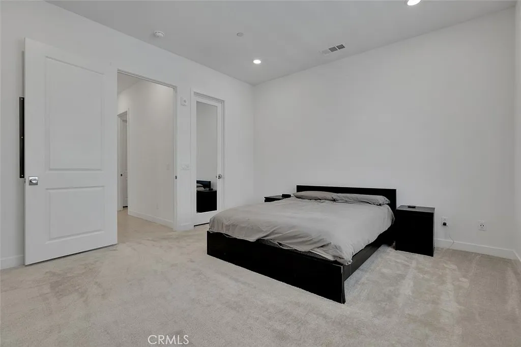 1 bed, 984 sqft, $3,200 — Photo 4