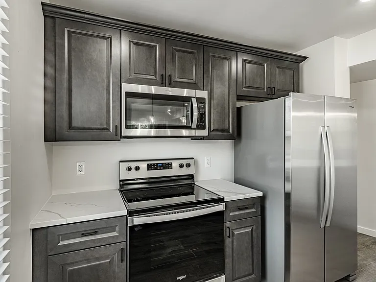324-326 Darby Rd #2L — Photo 1