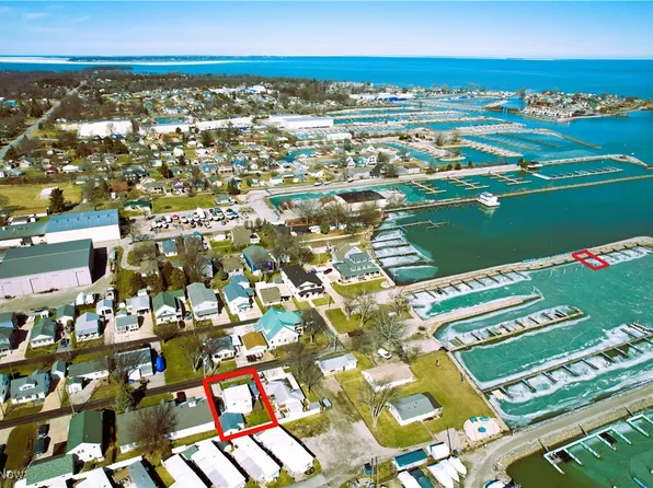 5544 E Eastview Ln, Port Clinton, OH 43452