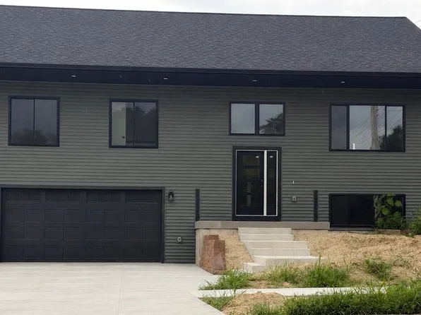 1055 Hay Crk, Reedsburg, WI 53959