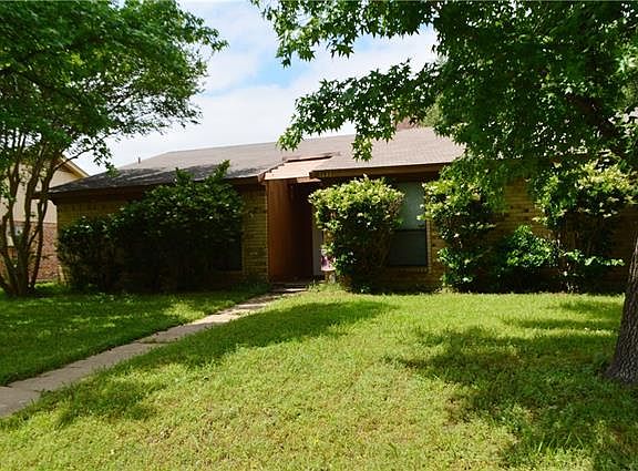2nd image of 1641 Clarendon Dr