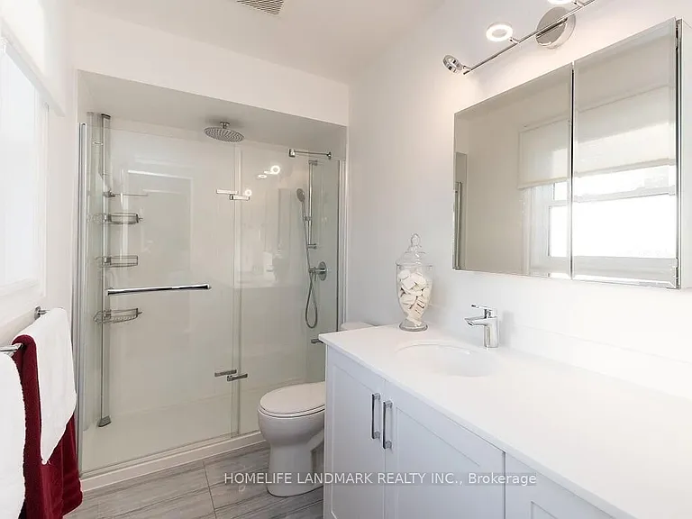32 Elmvale Blvd — Photo 18