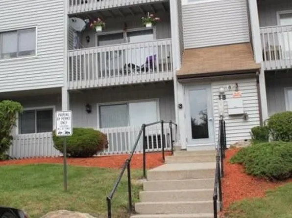 1801 Franklin Crossing Rd, Franklin, MA 02038