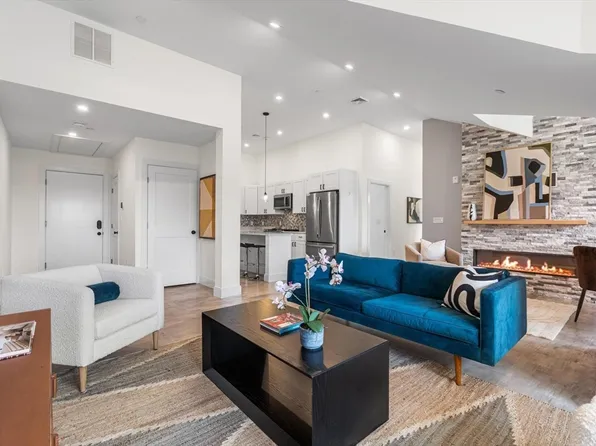 2239 Washington St #303, Canton, MA 02021