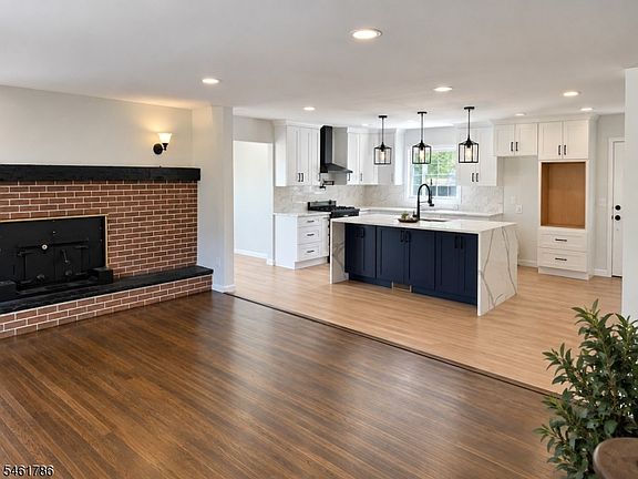 4th image of 459 Franklin Blvd