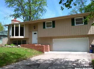 402 Yorkshire Dr, Lawrence, KS 66049