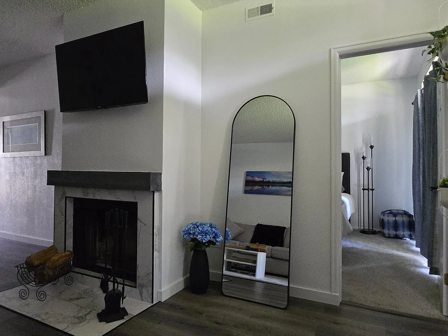 2 bed, 910 sqft, $2,200 — Photo 1