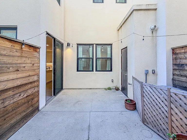 1568 E Thompson Blvd — Photo 39