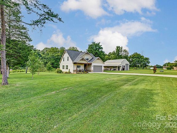 4th image of 128 Skyland Dr