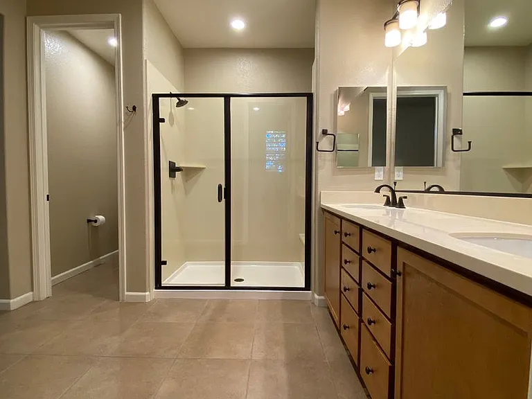 1053 Catalina Dr — Photo 16