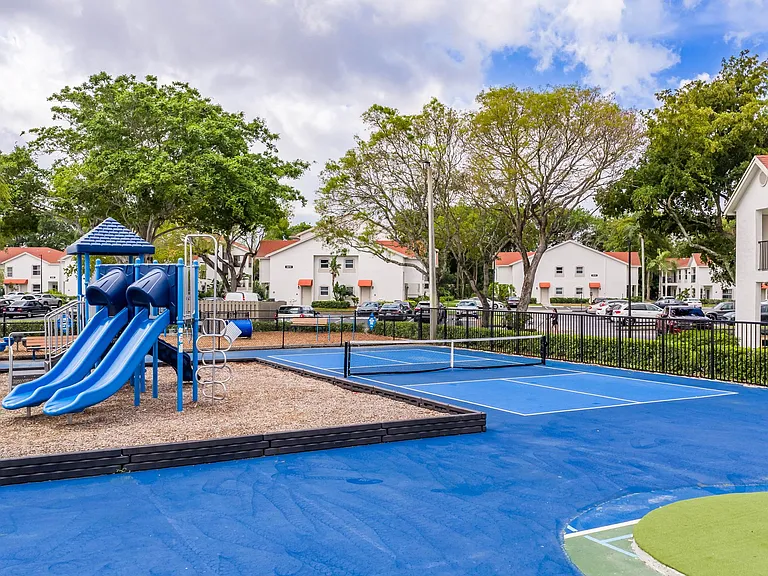 Savannah Place Apartments — Photo 4