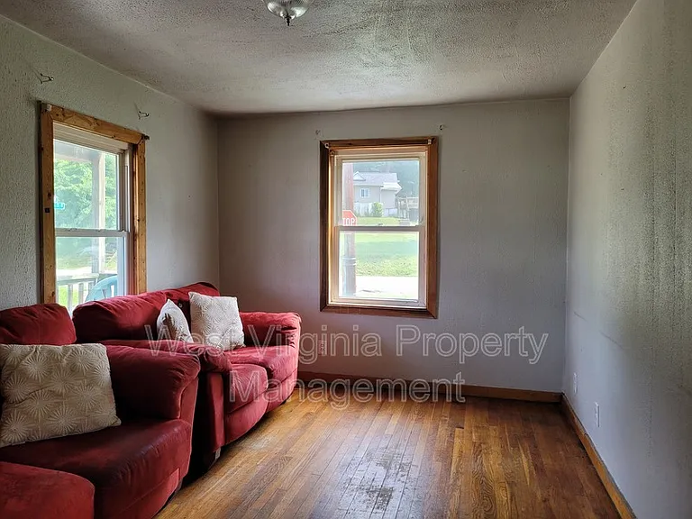 606 21st St W #B — Photo 6