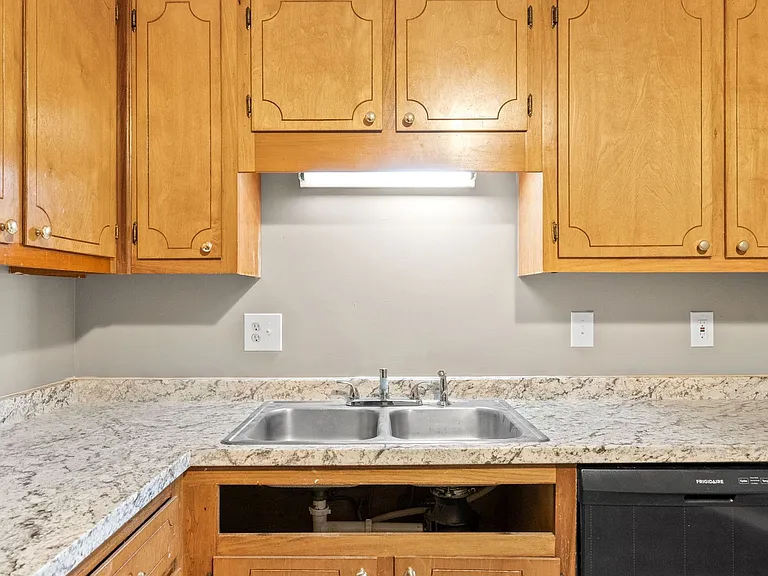 2 Bedroom Apartment For Rent Near Post! — Photo 11