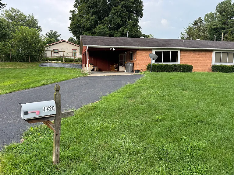 4420 E Kinser Dr — Photo 2