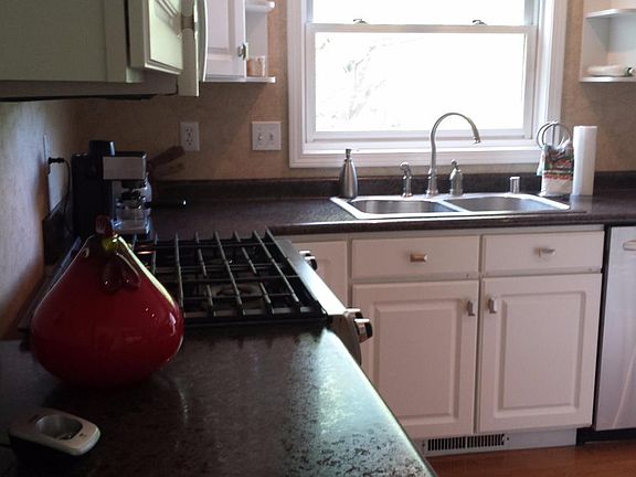 Inviting kitchen, wood floor, gas range
