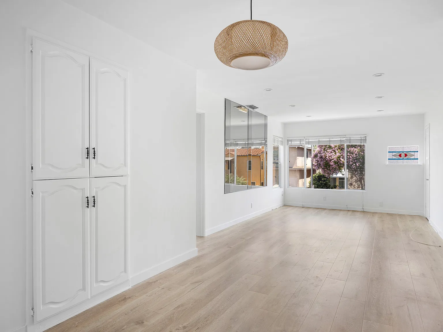 2 bed, 810 sqft, $2,445 — Photo 4
