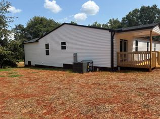 229 Old Landfill Rd #B, Wellford, SC 29385