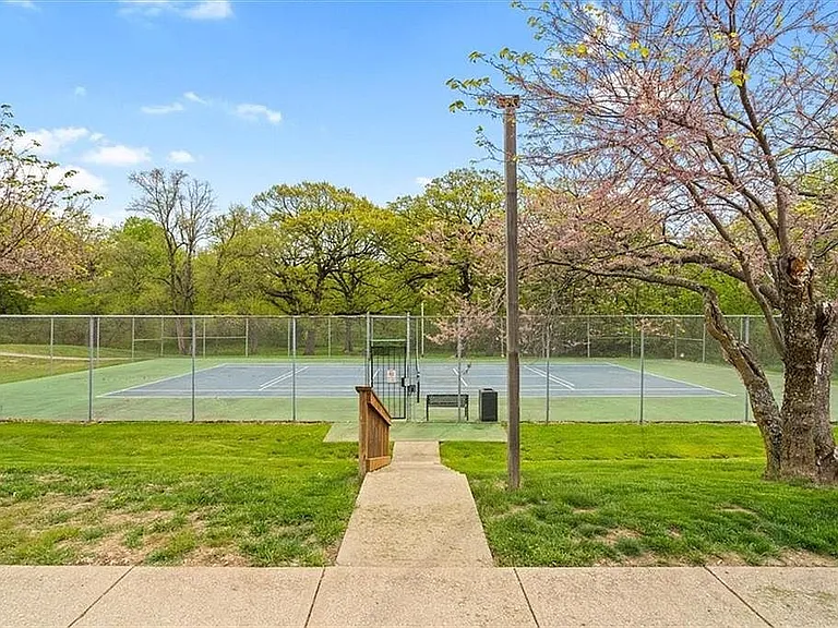 Community tennis and pickleball court
