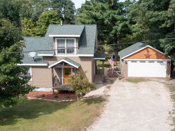 725 Shearer St, Waupaca, WI 54981