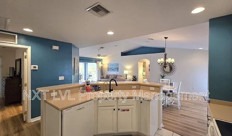 3105 Van Buren Pkwy — Photo 10