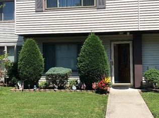 61 Raily Ct, Staten Island, NY 10312