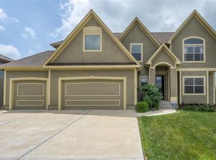 412 SW Eagles Ridge Dr, Blue Springs, MO 64014
