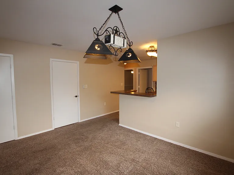 211 Willowbrook Ln — Photo 7
