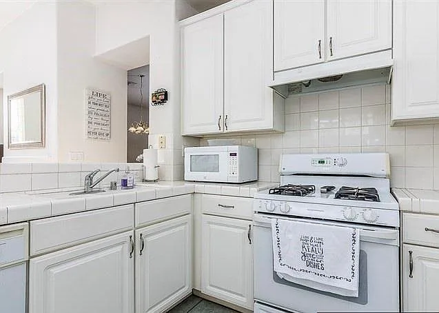 362 W 8th St photo 1
