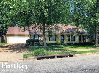 1053 Boones Hollow Dr, Cordova, TN 38018