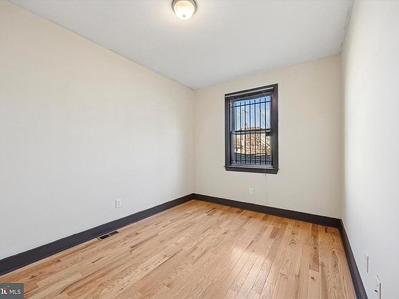 4th image of 1709 Arlington St