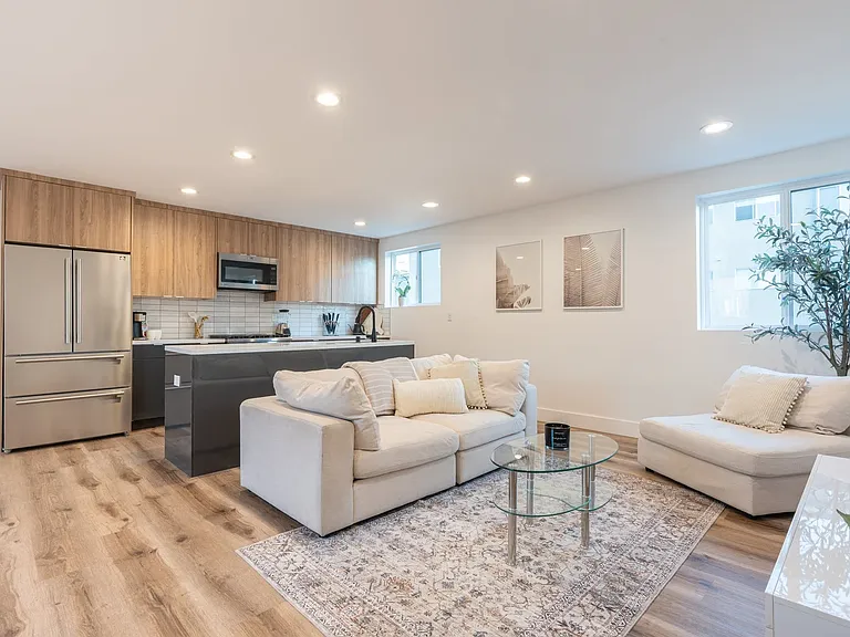 1146 1/2 N Sycamore Ave #E — Photo 8