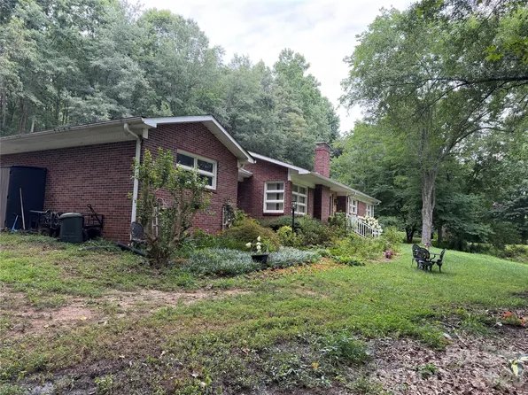 215 Mariposa Rd, Stanley, NC 28164