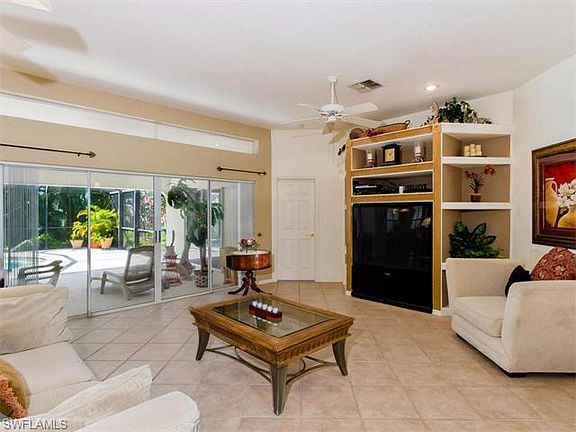 5th image of 2106 SW 52nd Ter