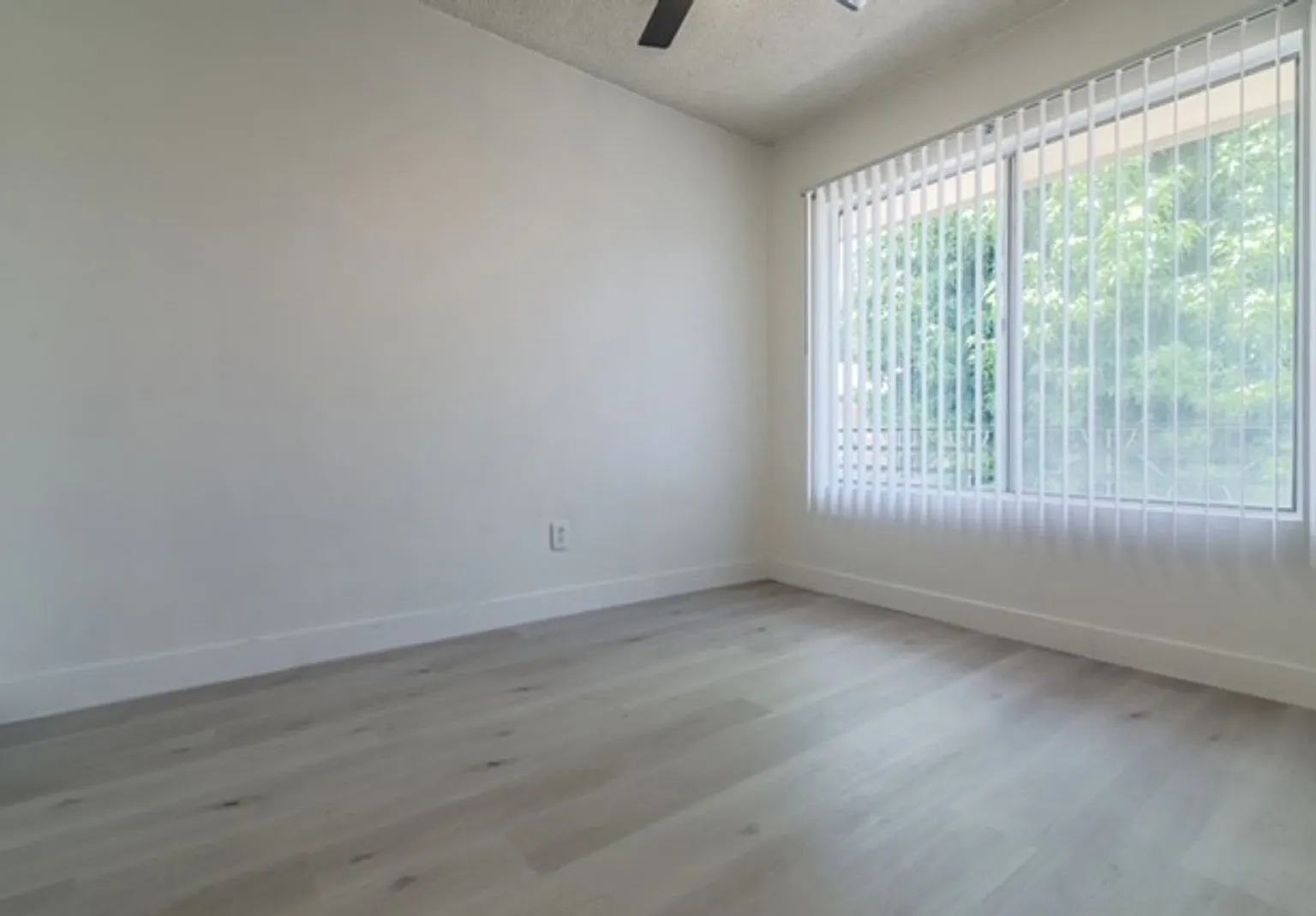 2 bed, 2.0 bath, 900 sqft, $1,933 — Photo 3