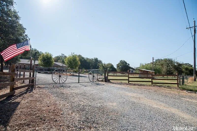 12705 Pony Express Trl photo 1