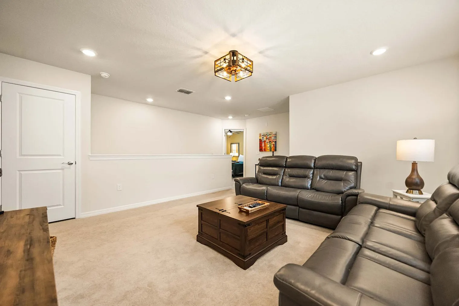 5 bed, 5.0 bath, 4025 sqft, $4,312 — Photo 4