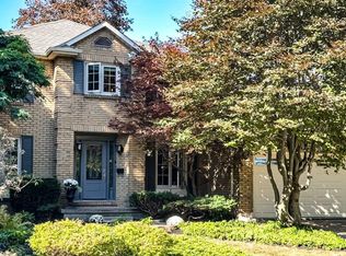 6 Cottonwood Ct, Hamilton, ON L9G 3W1