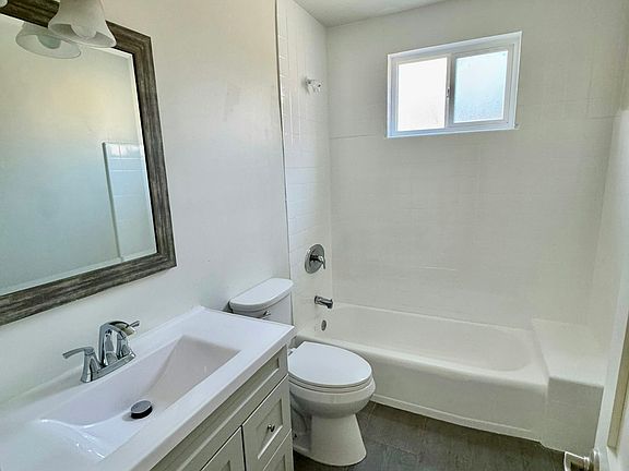 4th image of 6436 Whitsett Ave #3