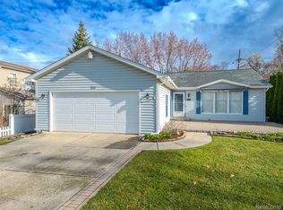 715 Lakeside Dr, Waterford, MI 48328
