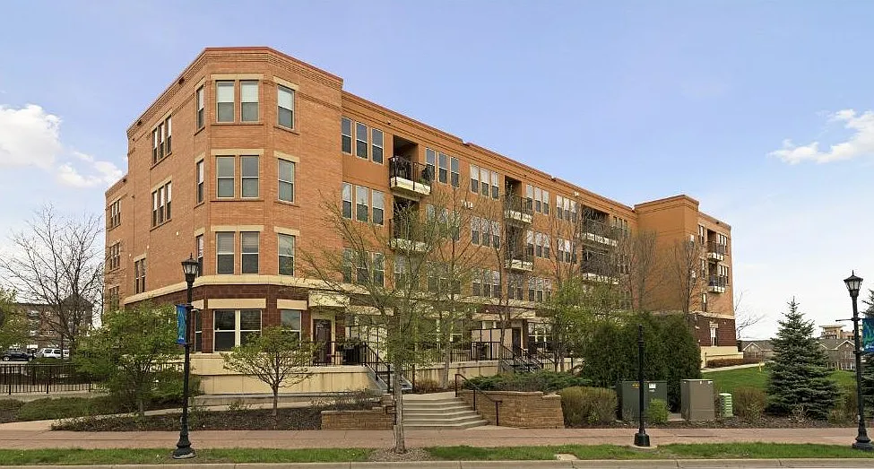 2 bed, 1729 sqft, $2,400 — Photo 1