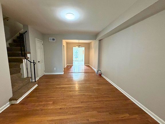 3rd image of 3415 Clay St NE