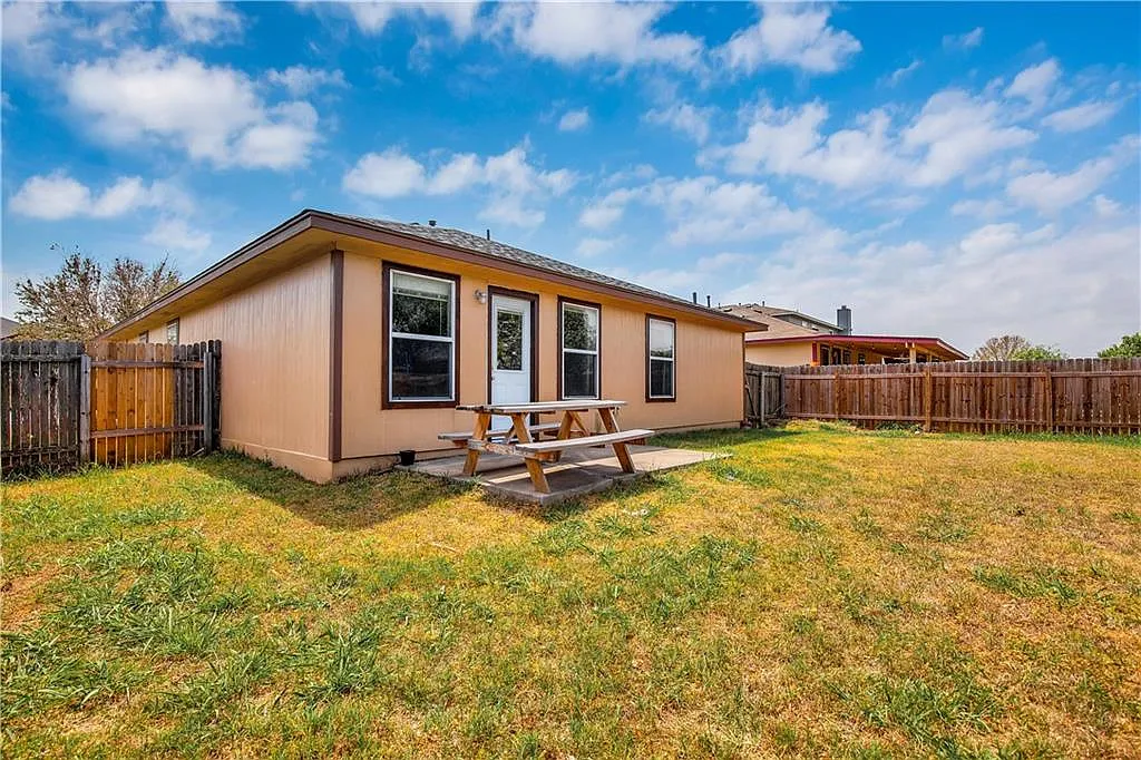 3 bed, 1604 sqft, $1,850 — Photo 1