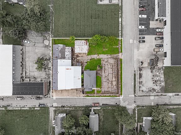 5th image of 313 W 5th St