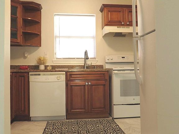 3rd image of 1009 Saint Michaels Dr