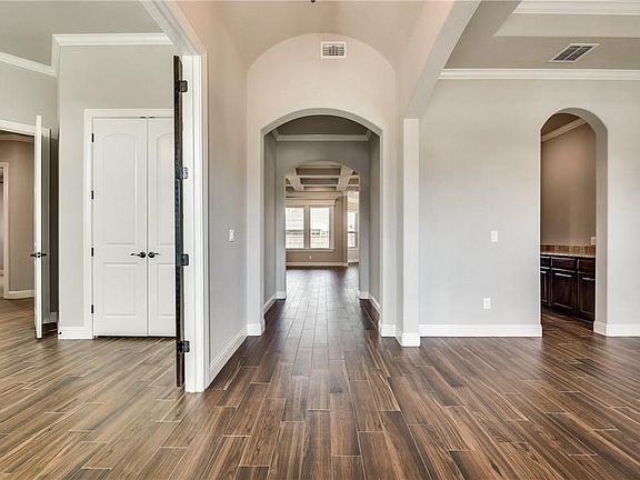 4th image of 317 Oar Wood Dr