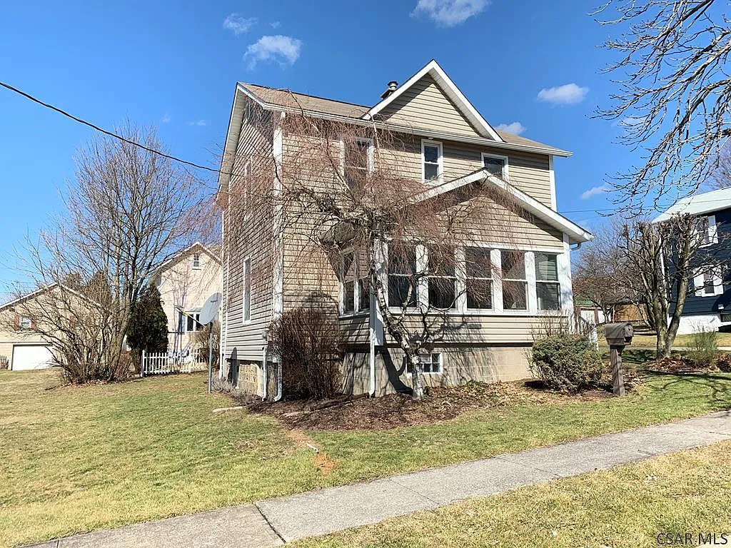 313 8th St photo 1